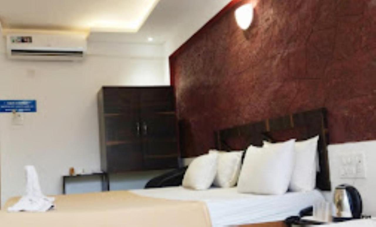 Blue Sea Beach Resort Malvan Luaran gambar