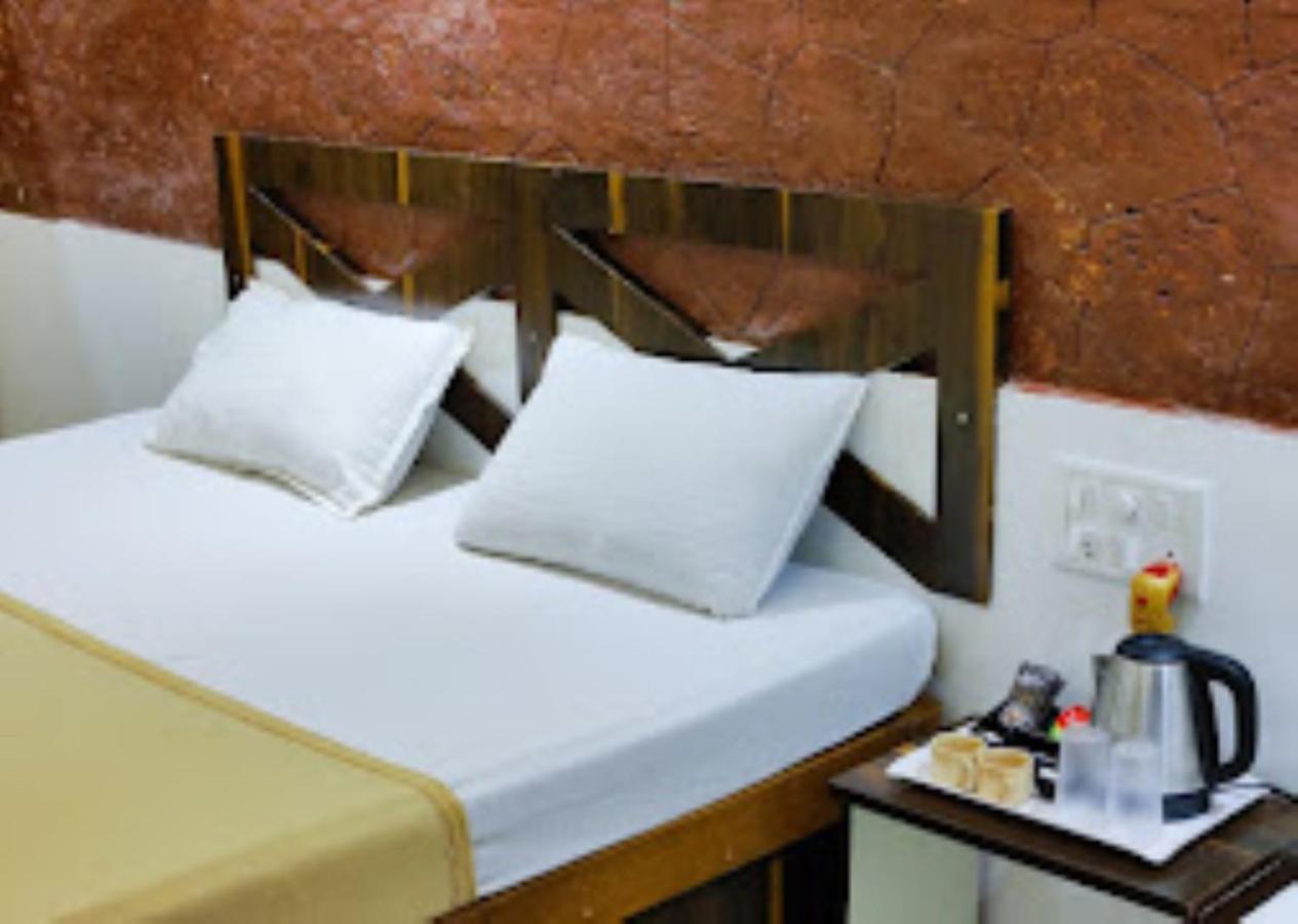 Blue Sea Beach Resort Malvan Luaran gambar
