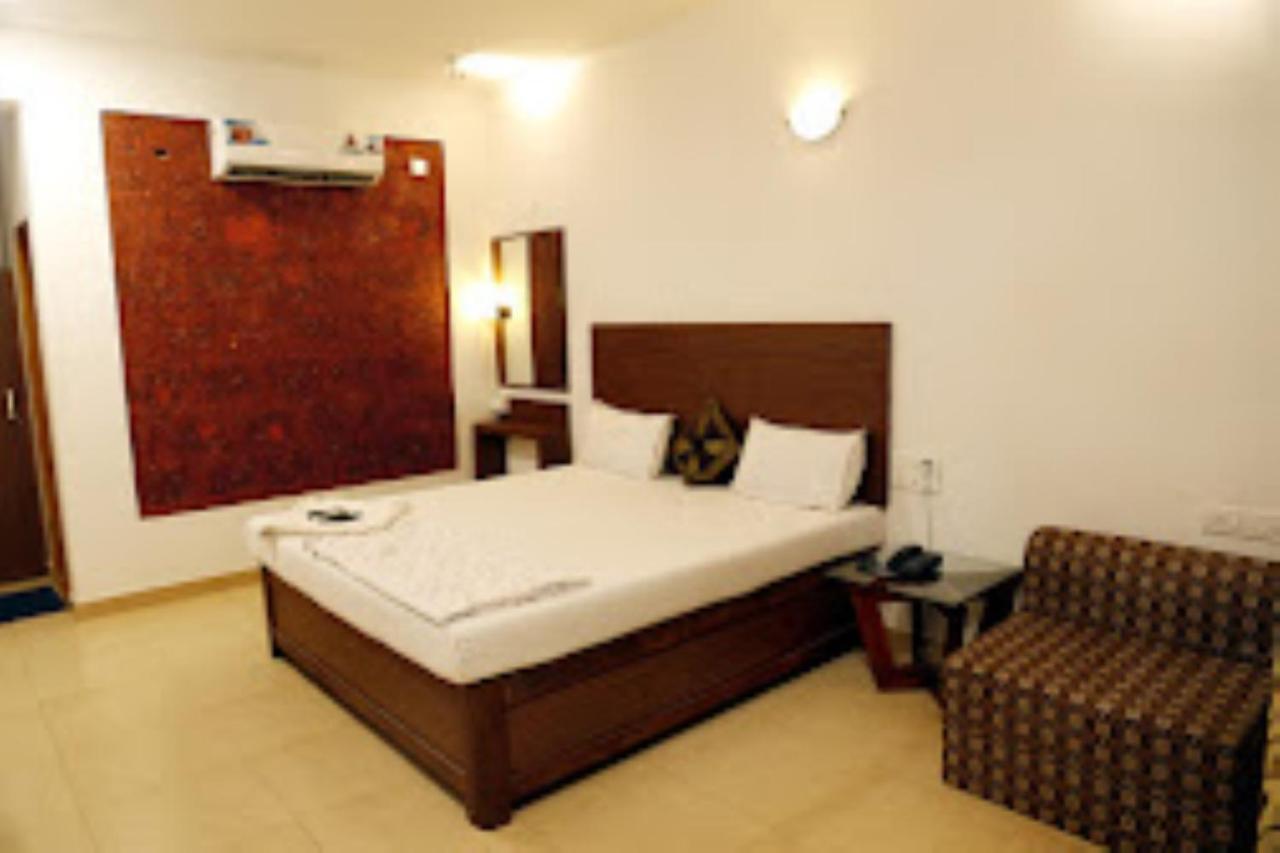 Blue Sea Beach Resort Malvan Luaran gambar